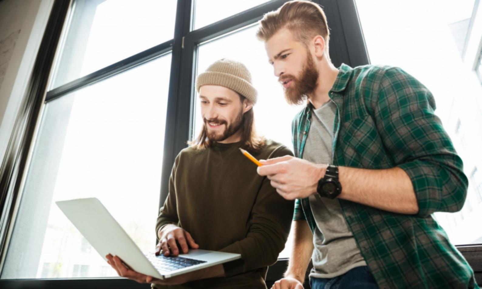 Notre équipe au travail dans nos bureaux de Moncton, développant des solutions financières personnalisées